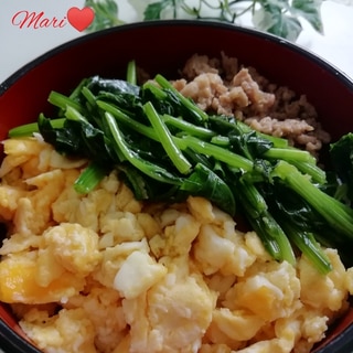 フライパンで✧三色丼（鶏・卵・ほうれん草）